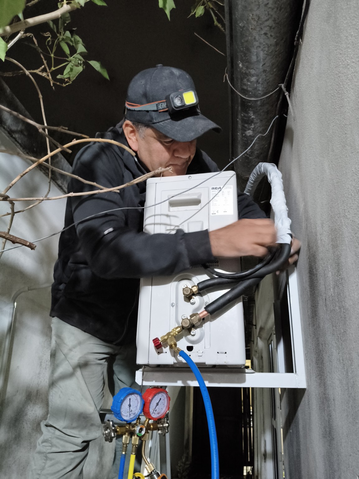 Trabajo real de instalación de aire acondicionado realizado por DyF